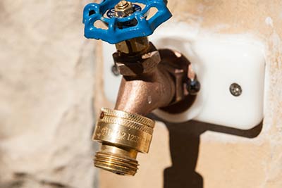 Exterior water faucet